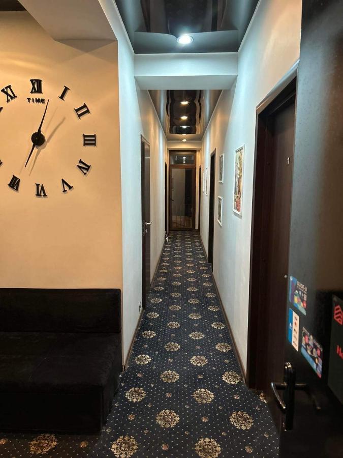 Du Vin Rouge Tbilisi Hotel Buitenkant foto