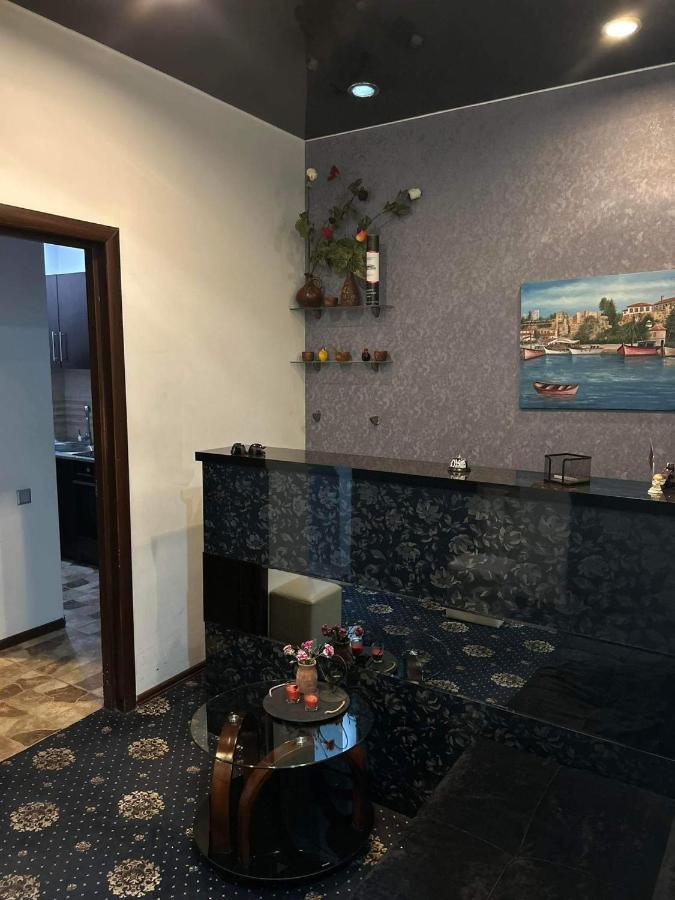 Du Vin Rouge Tbilisi Hotel Buitenkant foto