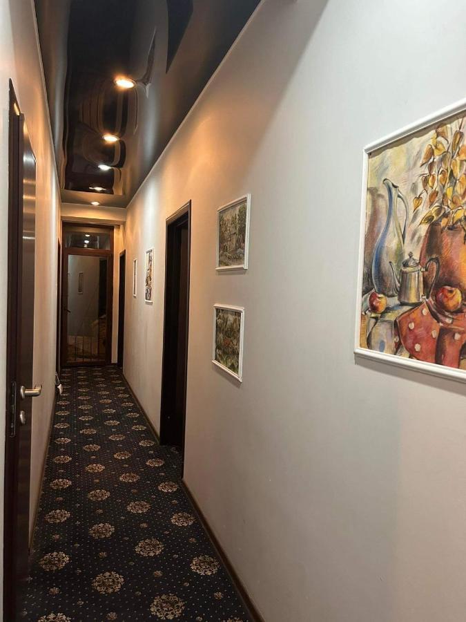 Du Vin Rouge Tbilisi Hotel Buitenkant foto